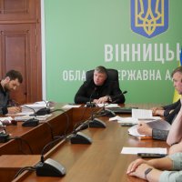 Заступник начальника ОВА Олександр Піщик та учасники засідання