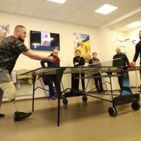 Люди в реабілітаційній залі