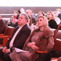 Зала заповнена людьми