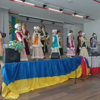  Фото учасників під час виступу