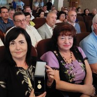 Народні депутати України Ірина Борзова та Анатолій Драбовський нагородили кращих медичних працівників Вінниччини грамотами Верховної Ради України.