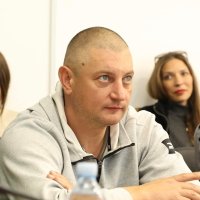 учасник зустрічі