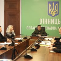 Люди на засіданні обласної комісії з питань ТЕБ та НС