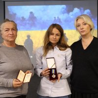 Перша заступниця Начальника ОВА Наталя Заболотна та люди у приміщенні