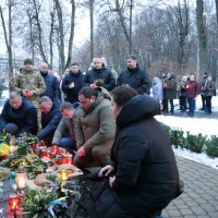 Учасники заходу вшановують пам’ять жертв Голодомору 1932-1933 років