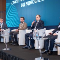 Віцепрем'єр-міністр з відновлення України – міністр розвитку громад та територій України Олексій Кулеба, заступник Керівника Офісу Президента України Віктор Микита та спікери форуму