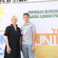 Перша заступниця Начальника ОВА Наталя Заболотна та учасник форуму Youth United Summer Fest 