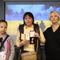 Перша заступниця Начальника ОВА Наталя Заболотна та люди у приміщенні