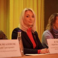 Зала заповнена людьми