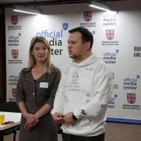 директорка Департаменту інформаційної діяльності та комунікацій з громадськістю ОВА Світлана Юзвак та директор Українського молодіжного фонду Микола Кобися