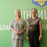 Перша заступниця Начальника ОВА Наталя Заболотна та Надзвичайний і Повноважний Посол Канади в Україні Наталка Цмоць