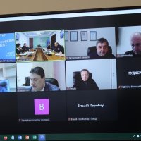 Люди на засіданні обласної комісії з питань ТЕБ та НС