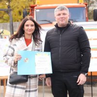 заступник Начальника ОВА Олександр Піщик та учасниця заходу