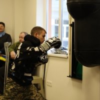 Люди в реабілітаційній залі