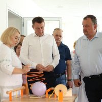 Заступник Начальника ОВА Сергій Здітовецький, представники чеської делегації та директорка реабілітаційного центру «Recovery» Світлана Голодюк